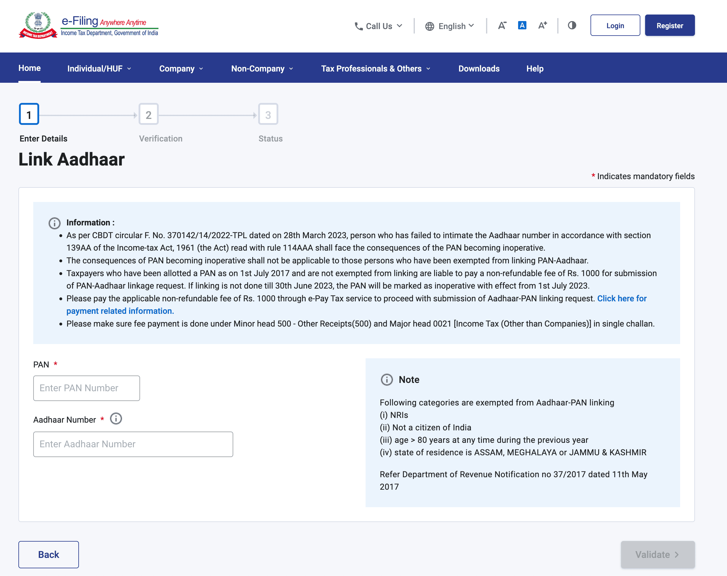 Screenshot of the incometax.gov.in homepage with an arrow pointing to the "Link Aadhaar Status" option and a "Validate" button in the Quick Links section