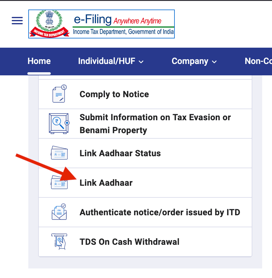 Screenshot of the Link Aadhaar Status page on incometax.gov.in with an arrow pointing to the "Link Aadhaar" button
